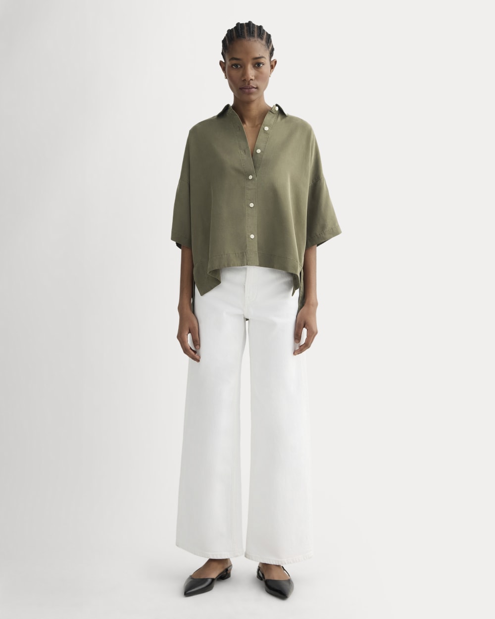 The Short-Sleeve Square Shirt in Butterlite in Kalamata — detail view
