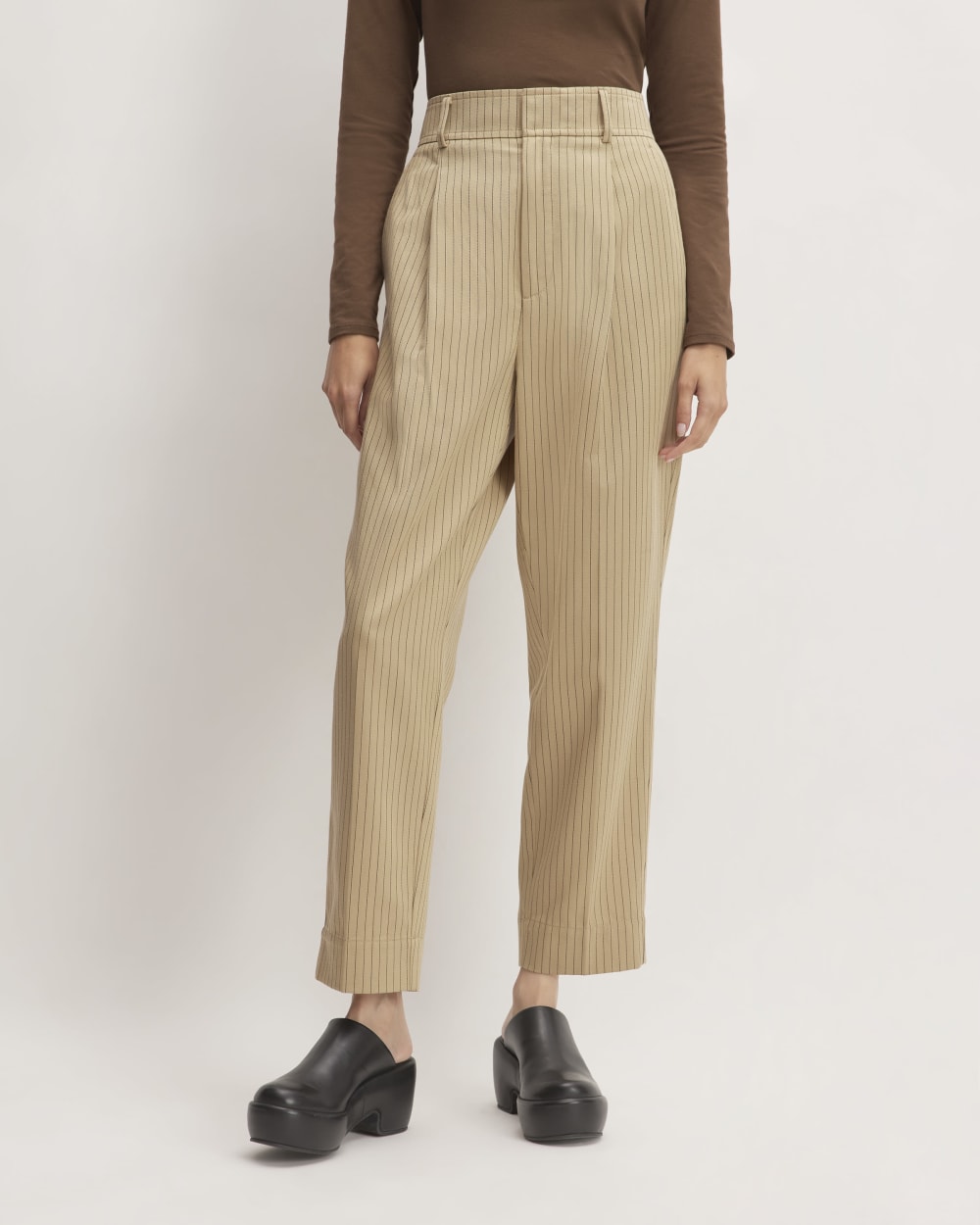 The Draper Tapered Pant in Buttersmooth in Cornstalk / Black — detail view