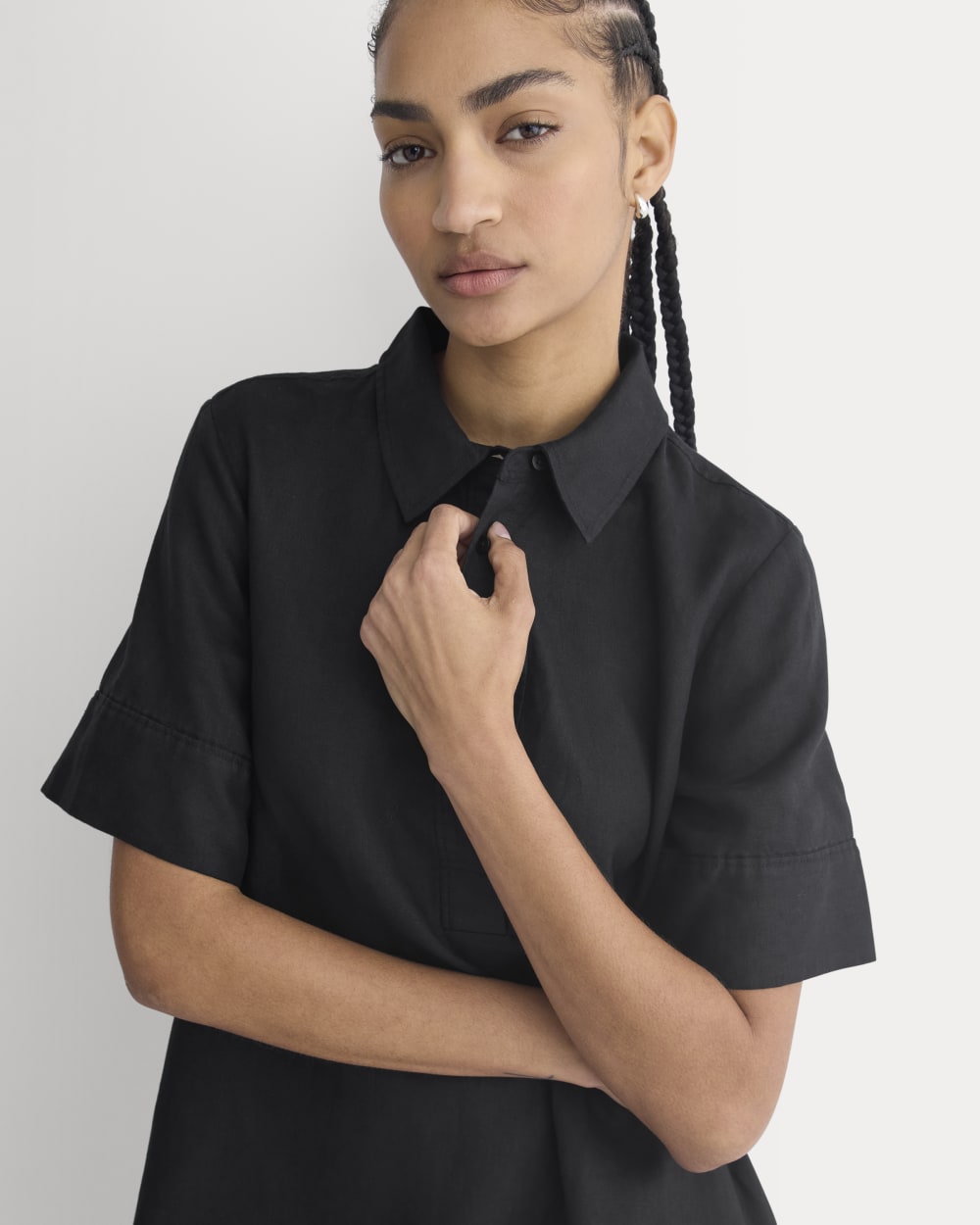 Mini Popover Shirtdress in Linen in Black — detail view