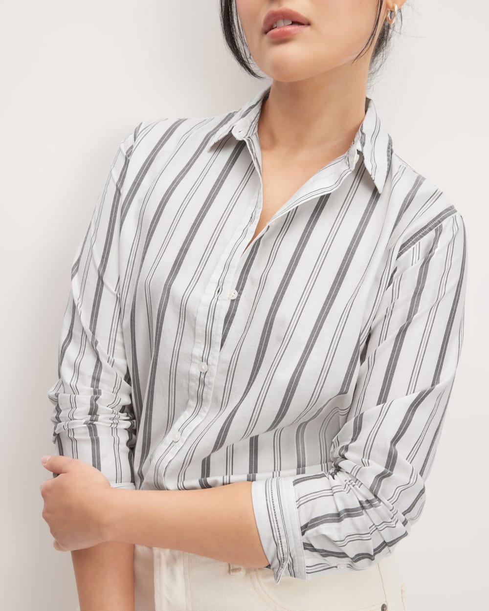 The Must-Have Shirt in Silky Cotton in Bone / Black — detail view