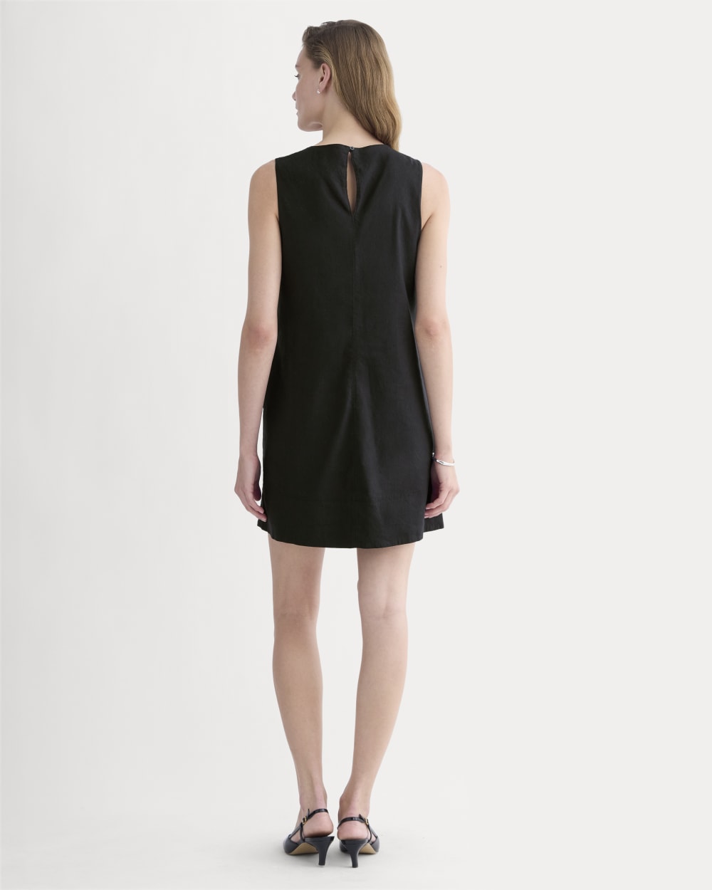 The Shift Dress in Stretch Linen in Black — detail view