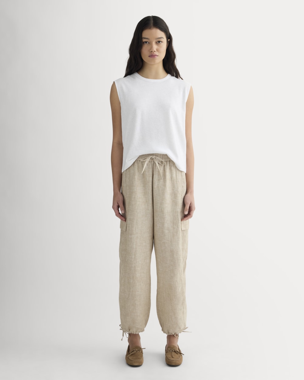 The Cargo Curve Pant in Linen in Cornstalk Chambray — front view
