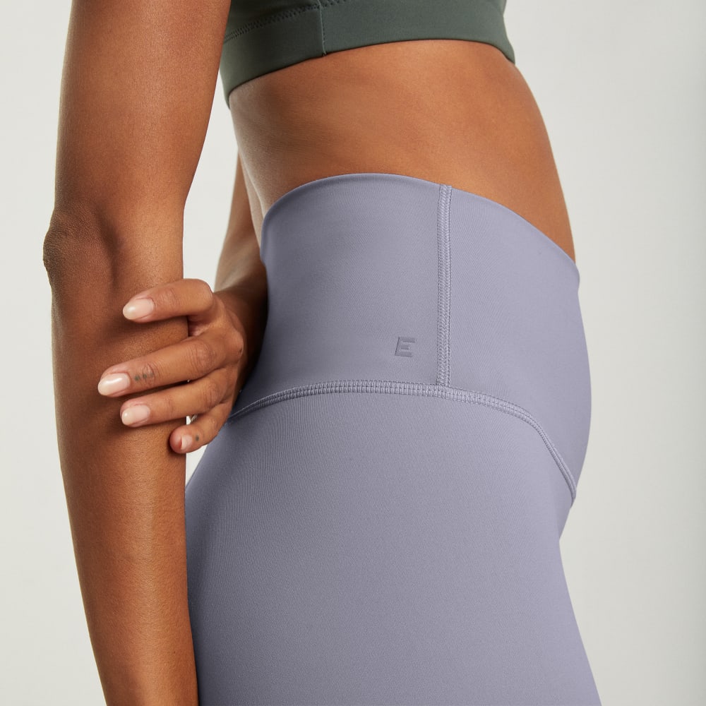 The Perform 24/7 Legging in Lilac Grey — detail view