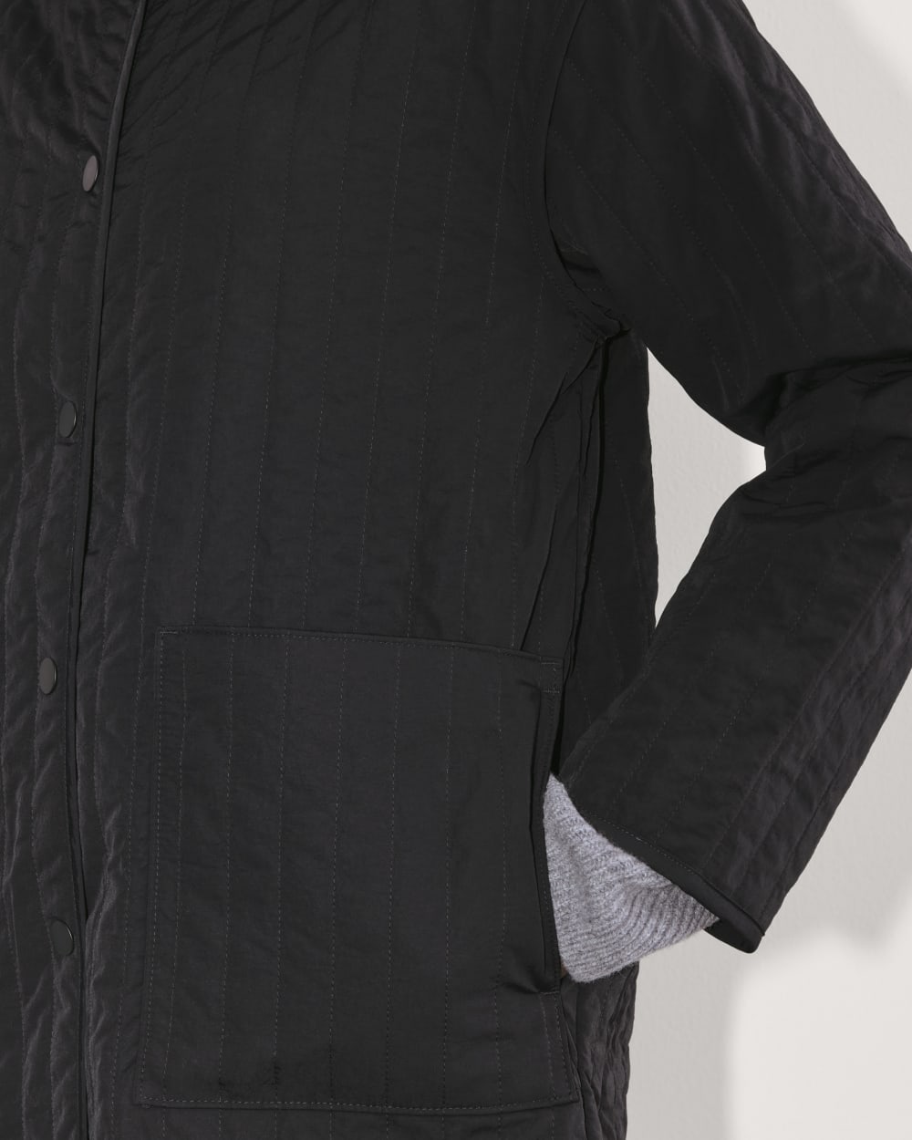 The Midi Quilted Liner in Black — detail view