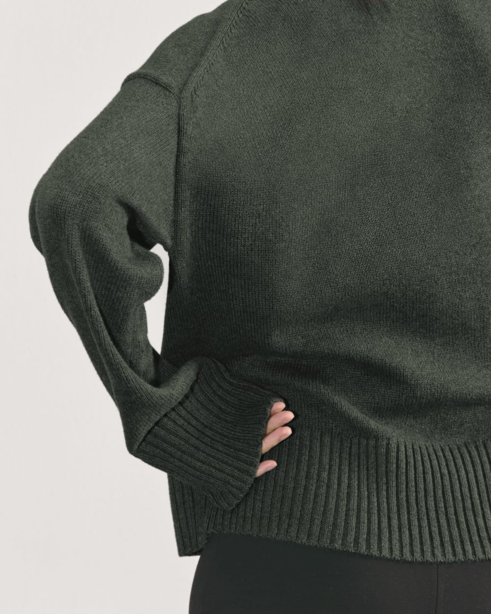 The Boxy Sweater in Everyday Cotton in Scarab — detail view