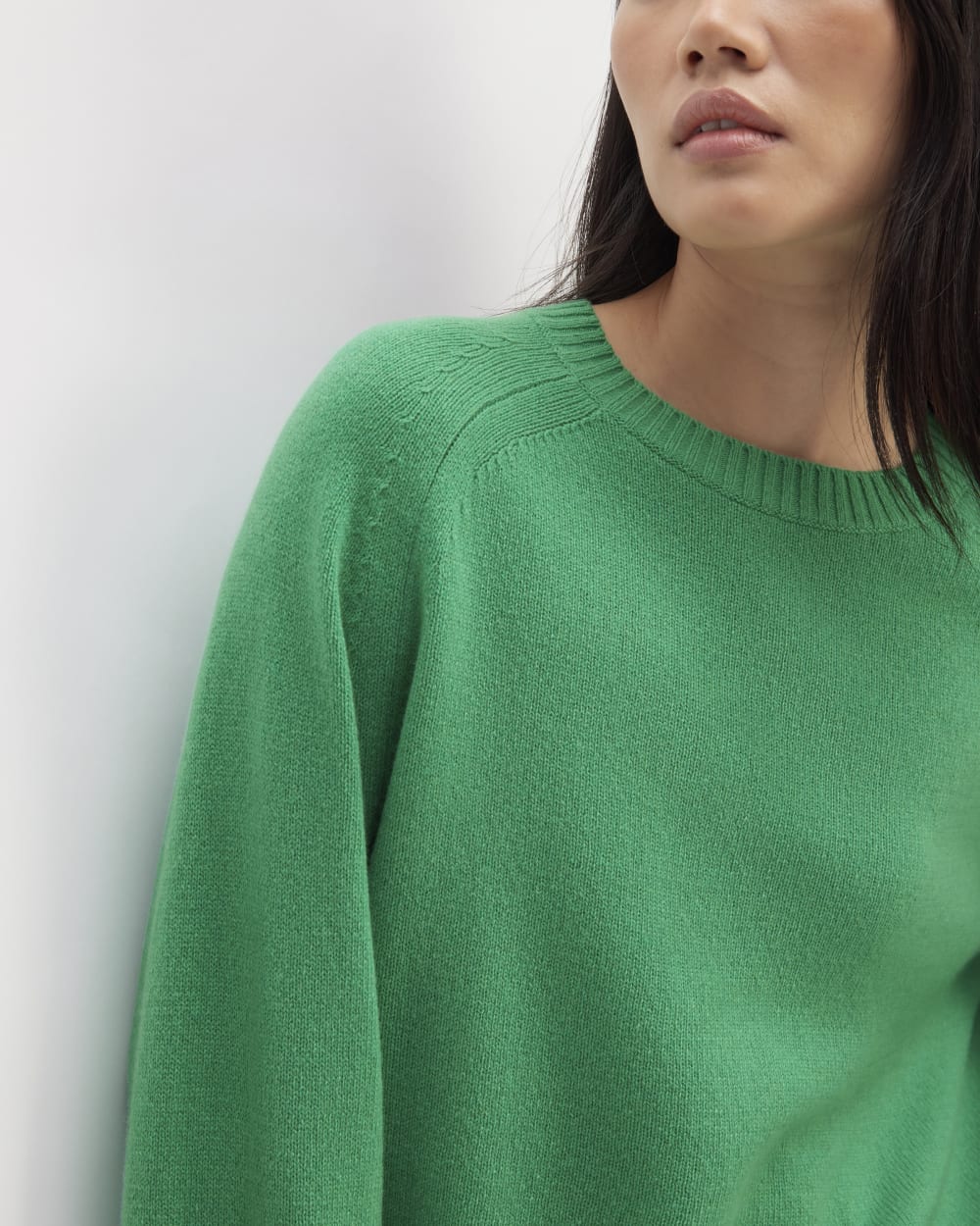 The Cashmere Boxy Crew in Bright Jade — detail view