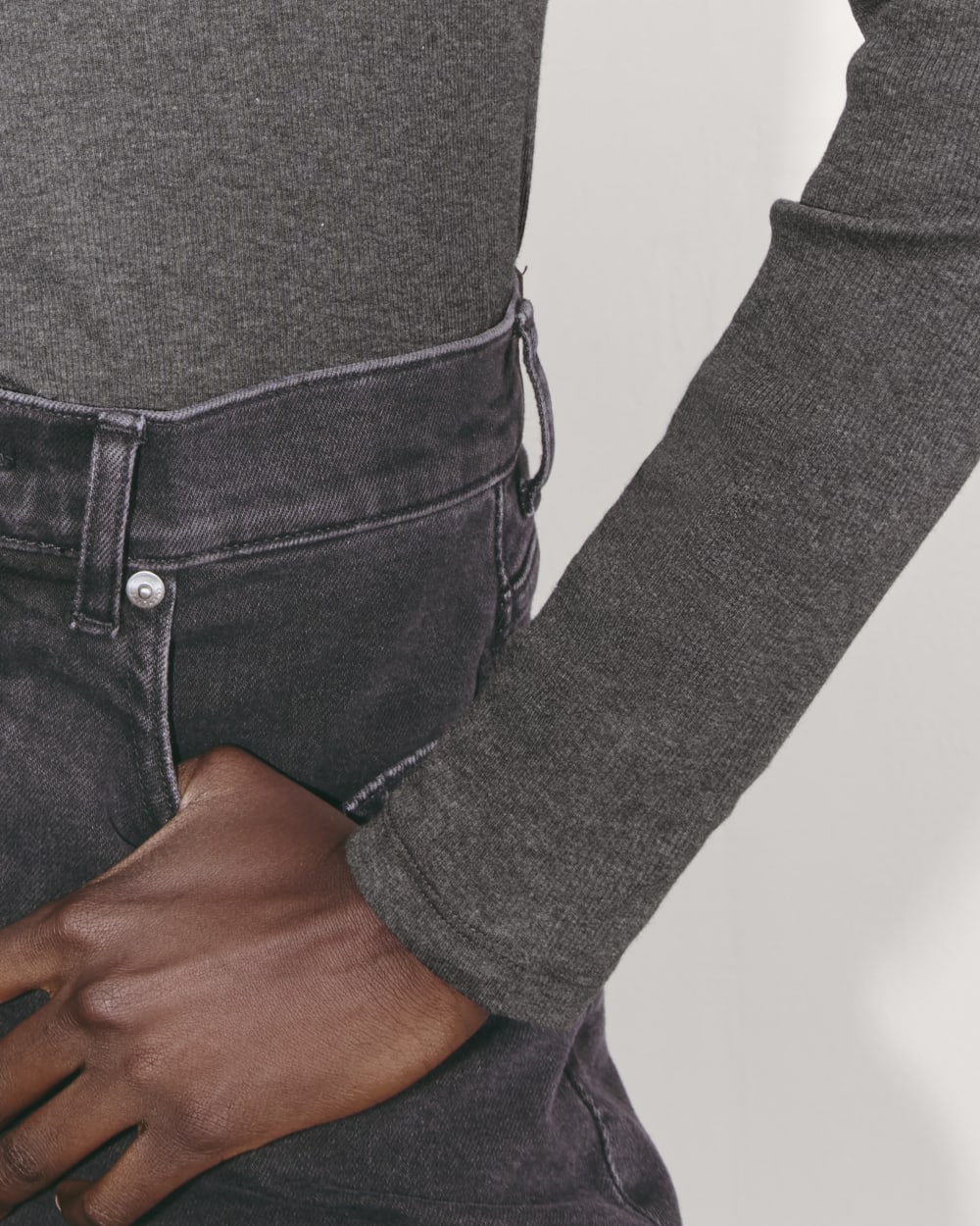 The Luxe Rib Turtleneck in Heathered Soot — detail view