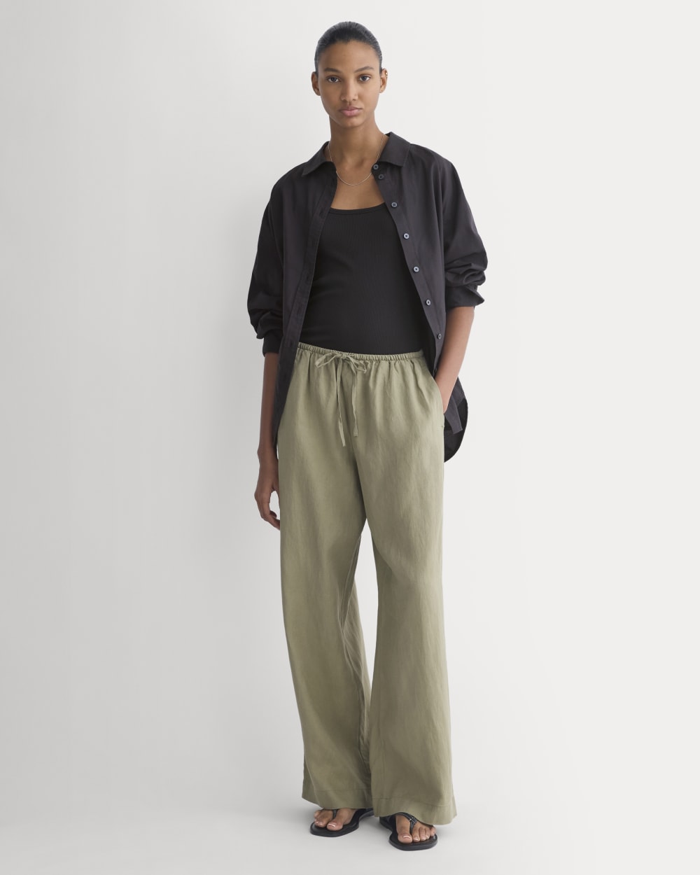 The Drawstring Pant in Linen in Overland — front view