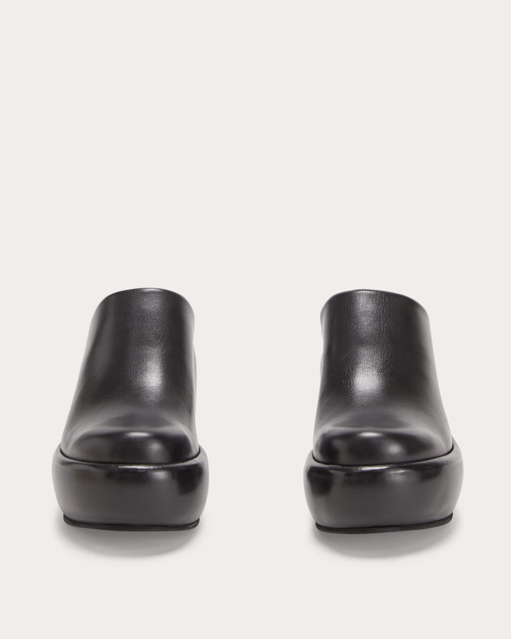 The Puffa Clog in Black — detail view