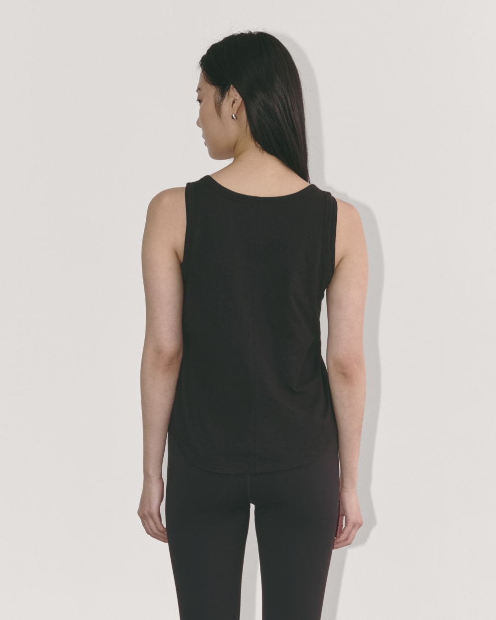 The Perform Tank in Black — detail view