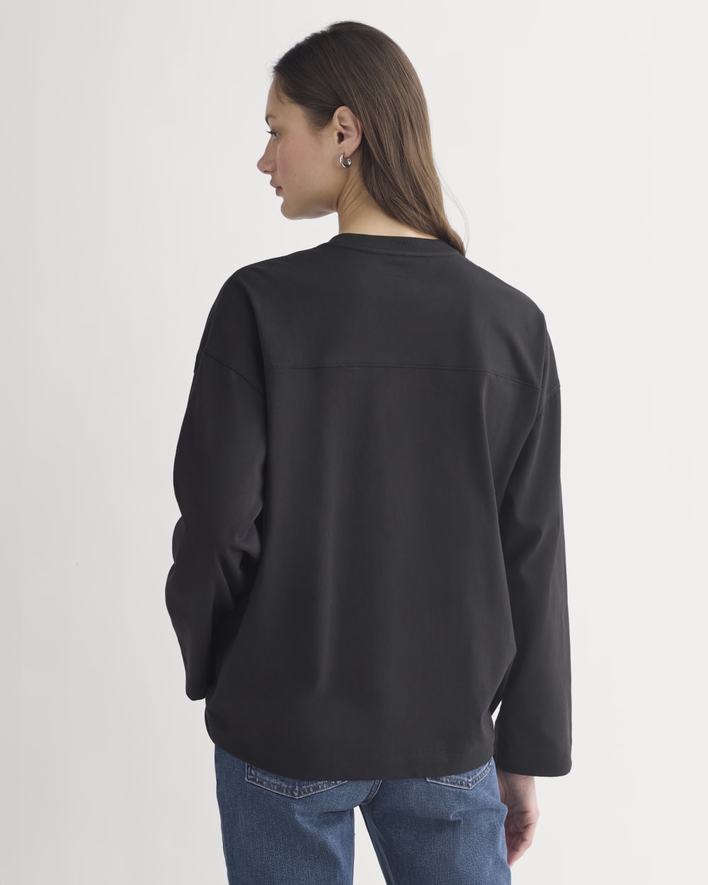 Retro V-Neck Jersey in Black — detail view
