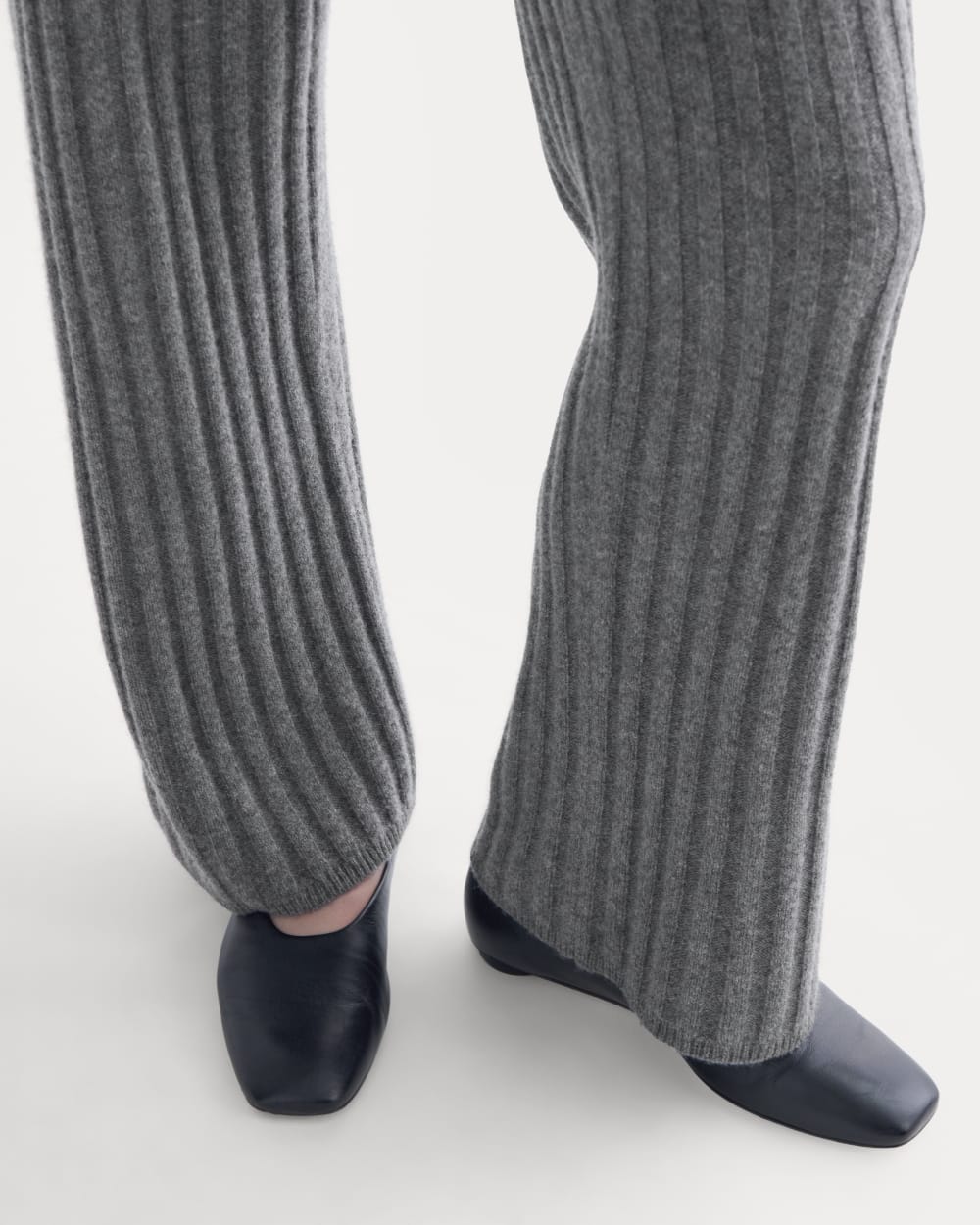 Straight-Leg Pant in Wool Cashmere in Heather Charcoal — detail view