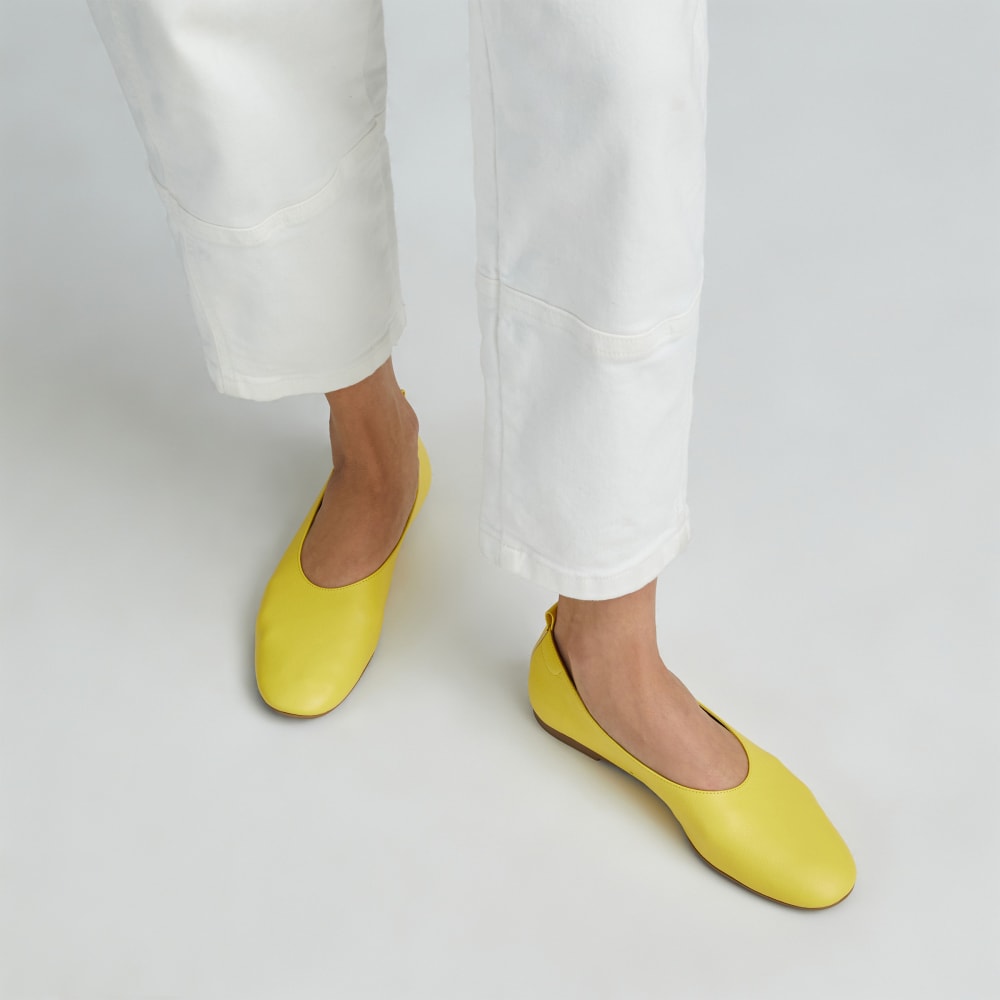 The Day Glove in Narrow Fit in High Visibility Yellow — detail view