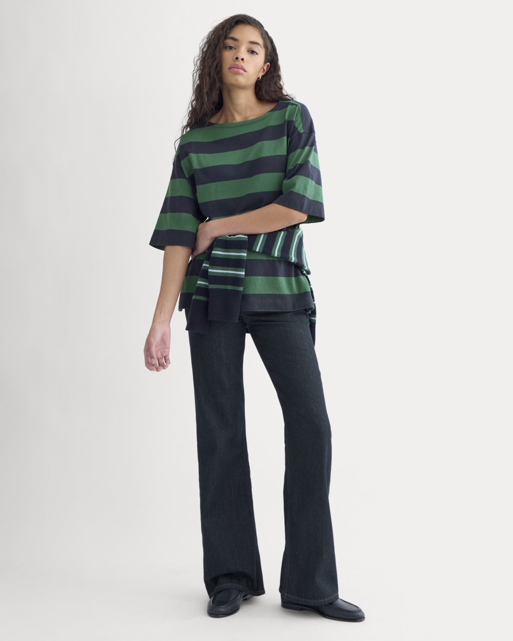 Mariner Tee in Navy/Hunter Green — detail view