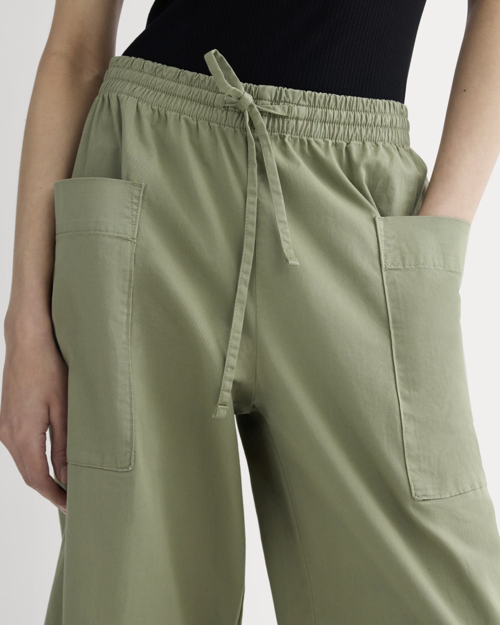 The Easy Cargo Pant in Sagebrush — detail view