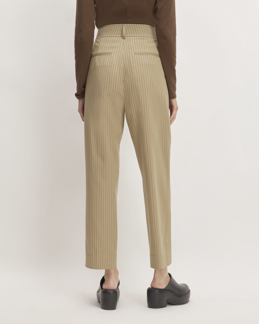 The Draper Tapered Pant in Buttersmooth in Cornstalk / Black — detail view