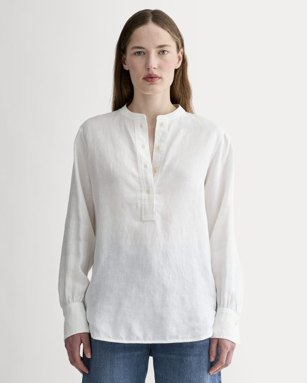 The Henley Shirt in Linen in White — front view