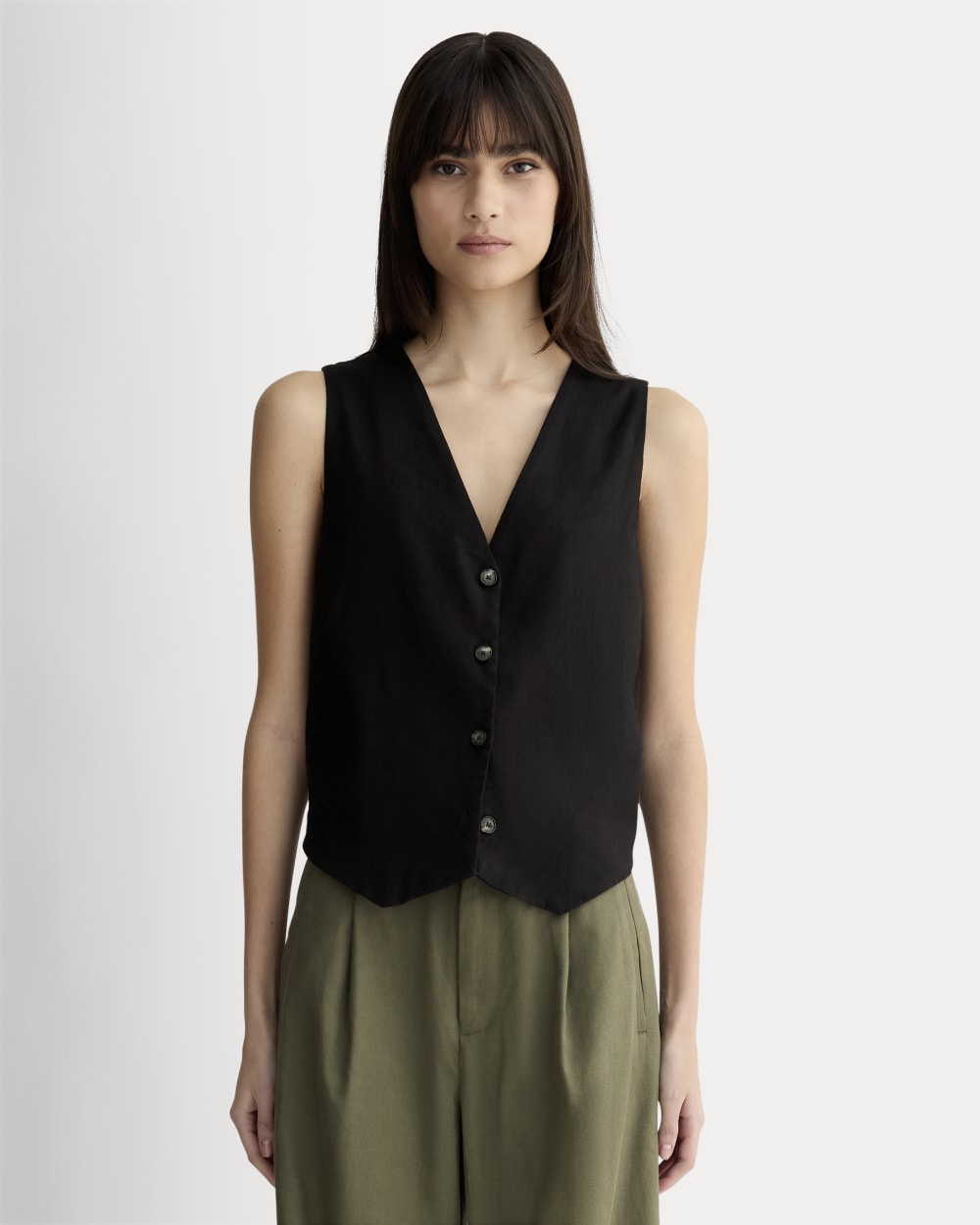 The Vest in Stretch Linen in Black — front view