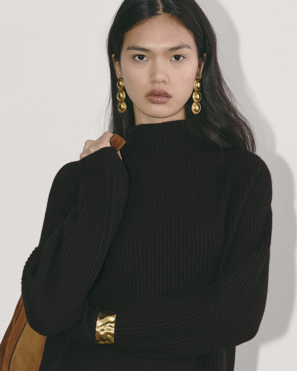 The Fisherman Turtleneck in Wool Cashmere in Black — detail view