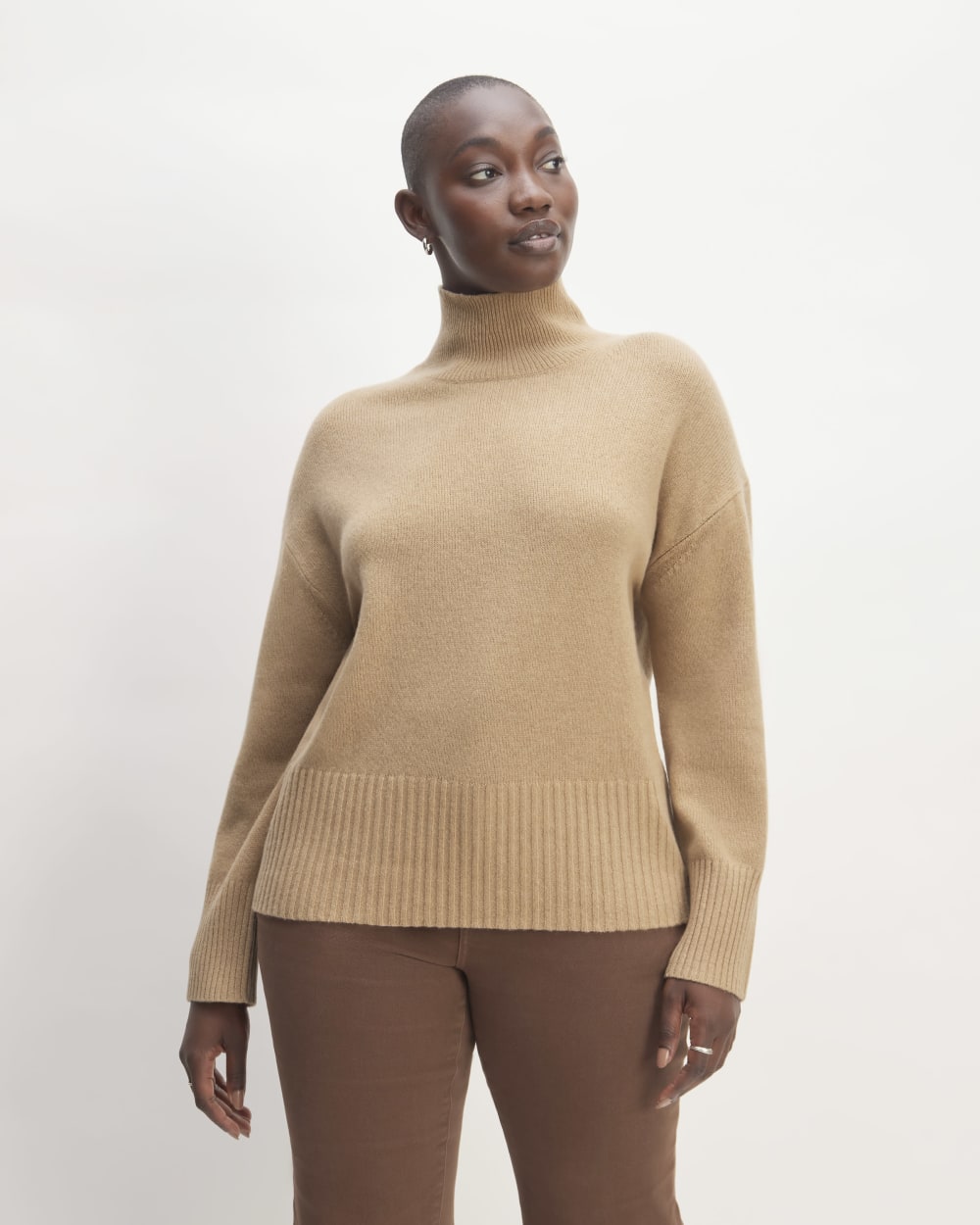 The Cashmere Oversized Turtleneck in Light Camel — front view