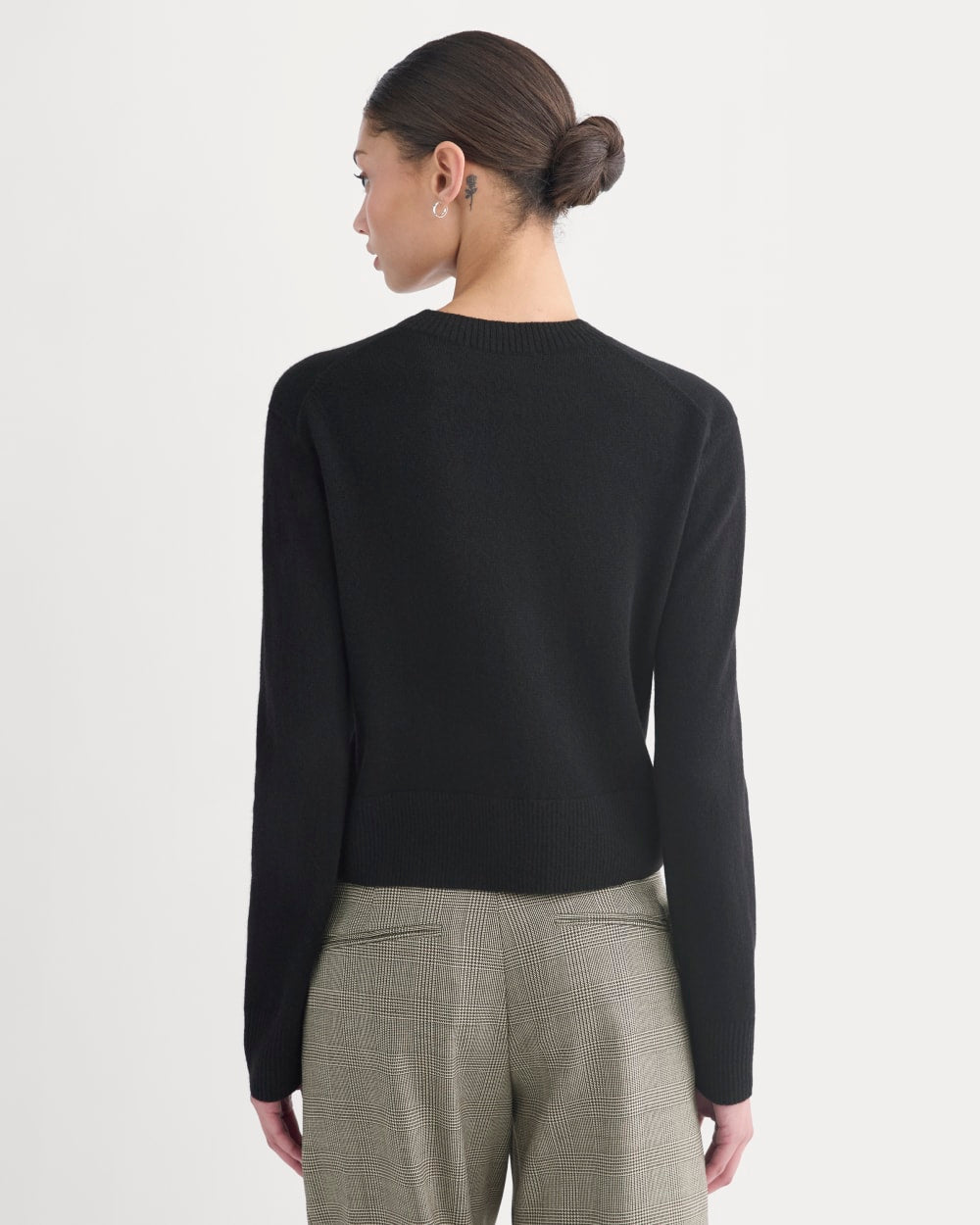 Cashmere Cropped High-V Sweater in Black — detail view