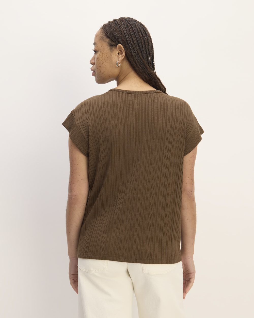 The Rib Muscle Tee in Cocoa — detail view