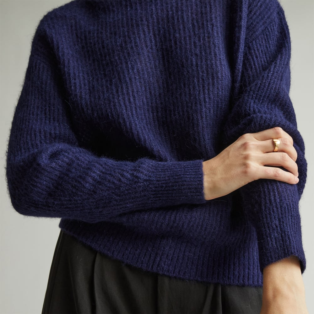 The Cocoon Crew in Alpaca in Ocean Cavern — detail view