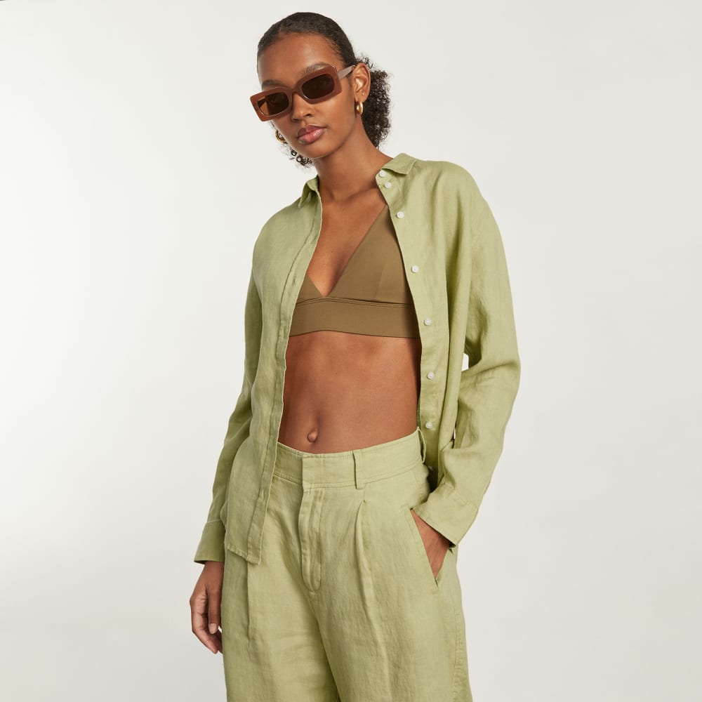 The Must-Have Shirt in Linen in Leek — alternate view