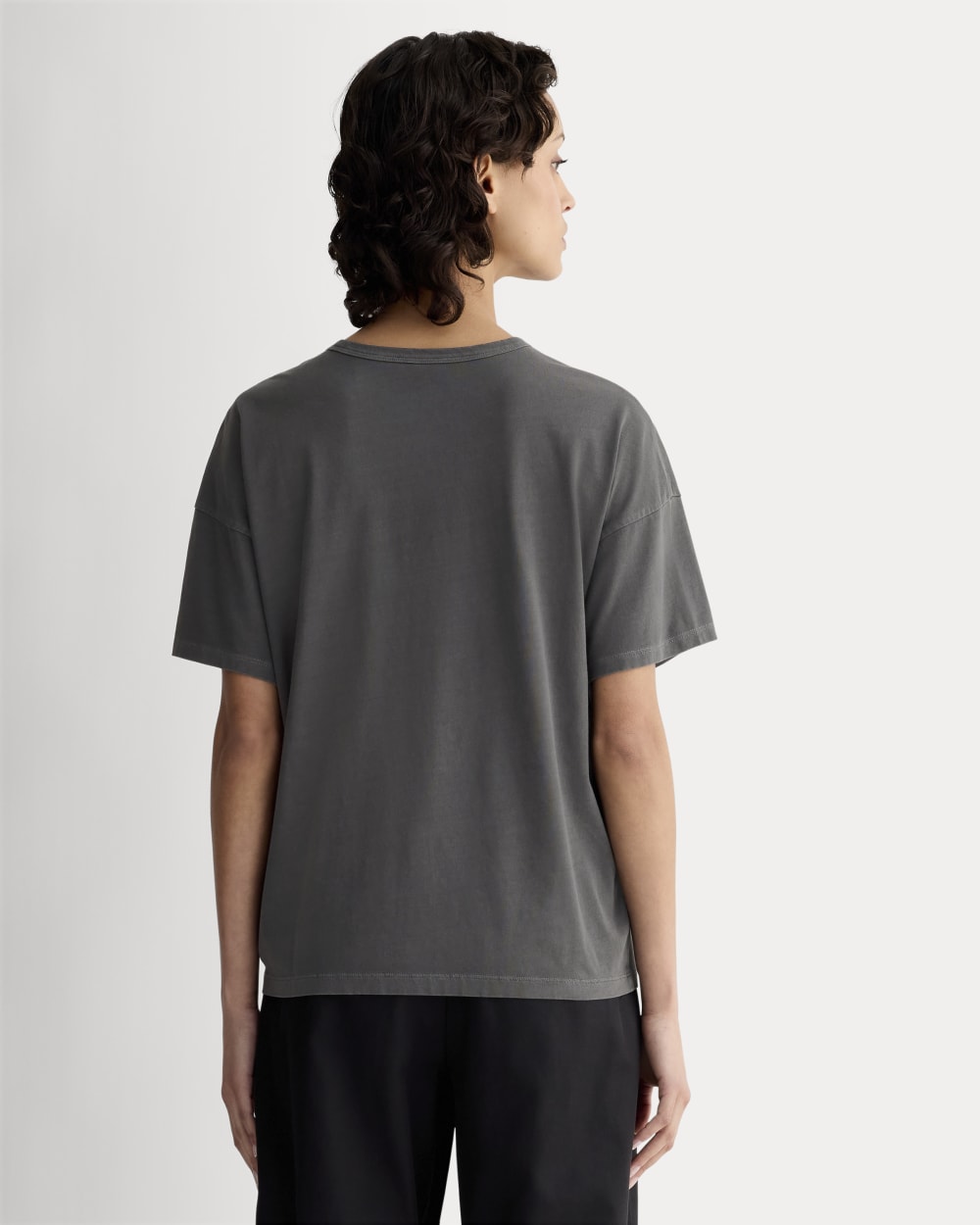 The Boyfriend Tee in Essential Cotton in Black — detail view