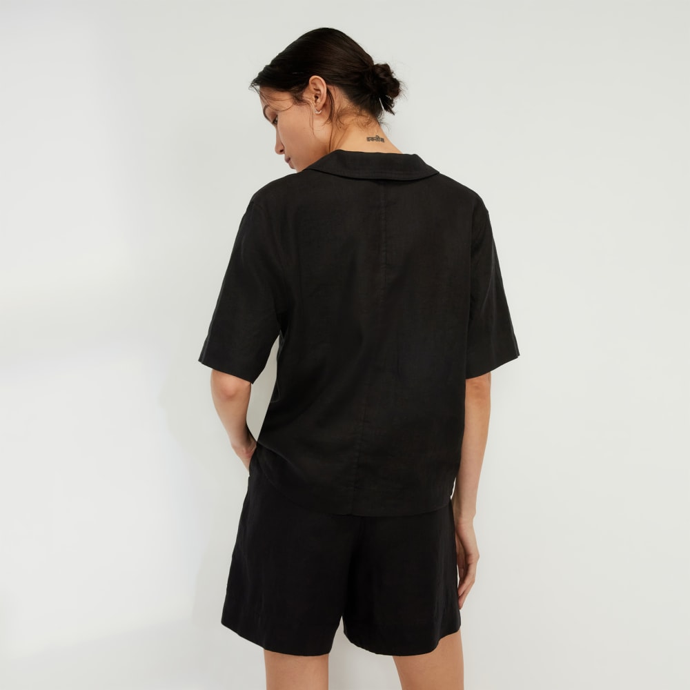 The Linen Workwear Shirt in Black — detail view