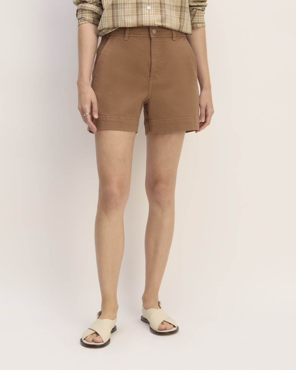 The Utility Short in Carob Brown — detail view