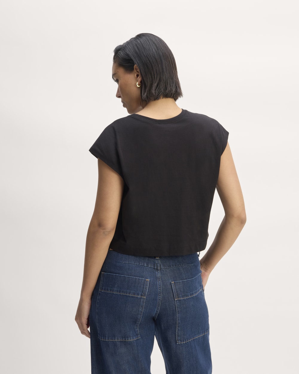 The Muscle Cropped Tee in Essential Cotton in Black — detail view
