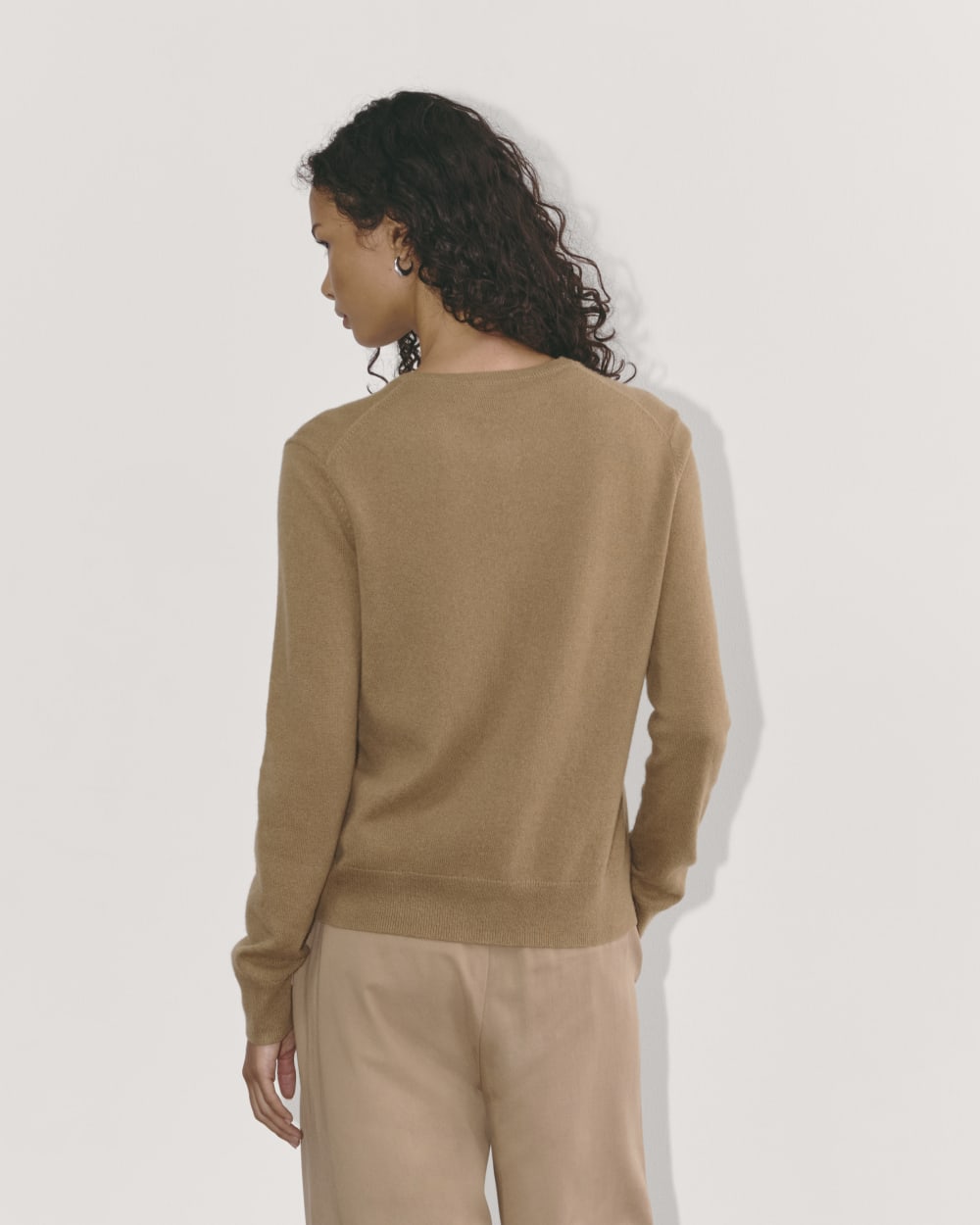 The Classic Cardigan in Cashmere in Tiger's Eye — detail view