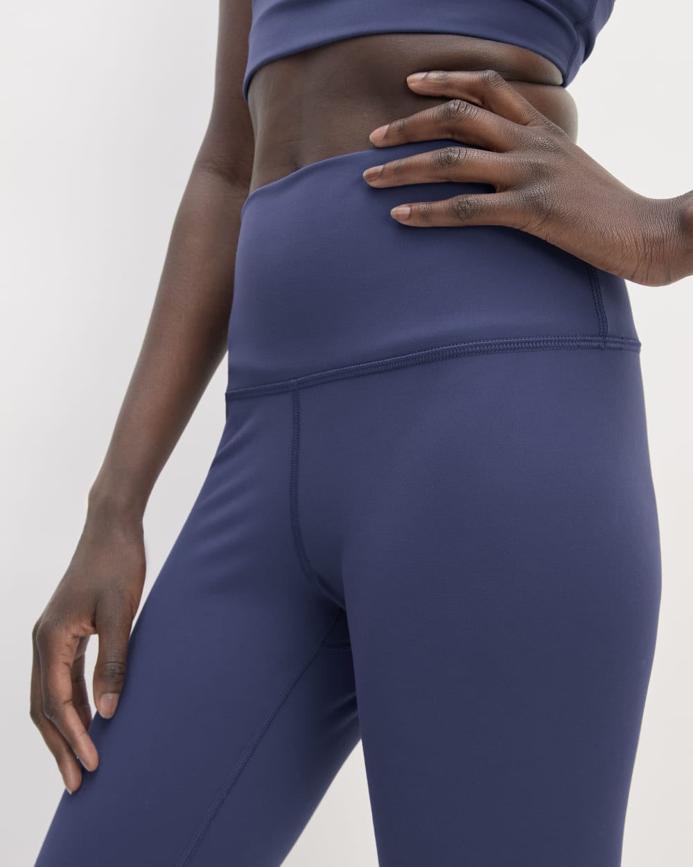 The Perform 24/7 Legging in Ocean Blue — detail view
