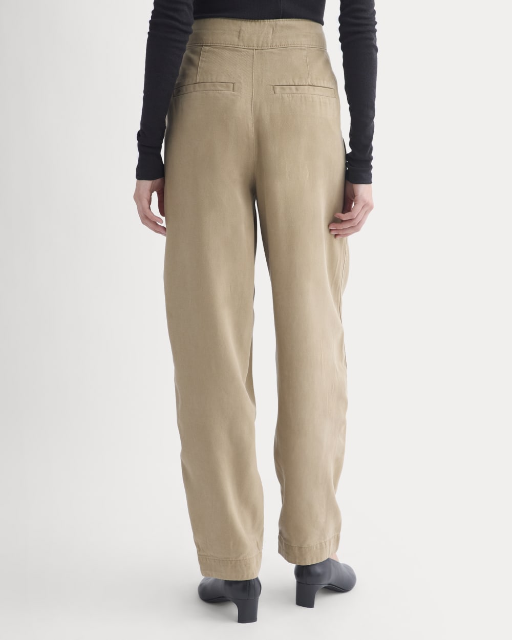 Patch Pocket Ballon Pant in Buttersoft in Chinchilla — detail view