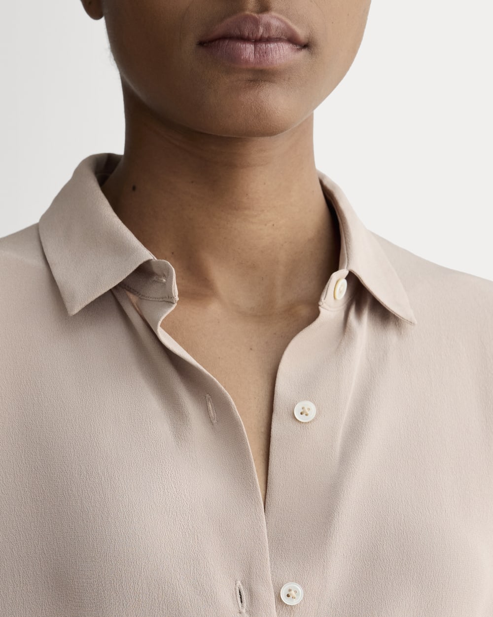 The Boxy Shirt in Washable Silk in Burnt Sugar — detail view