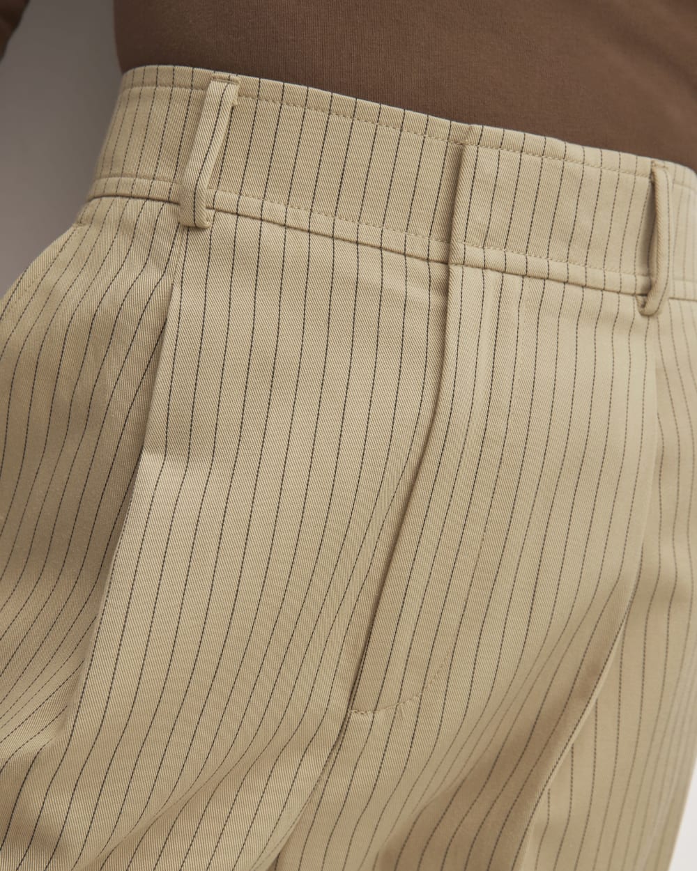 The Draper Tapered Pant in Buttersmooth in Cornstalk / Black — detail view
