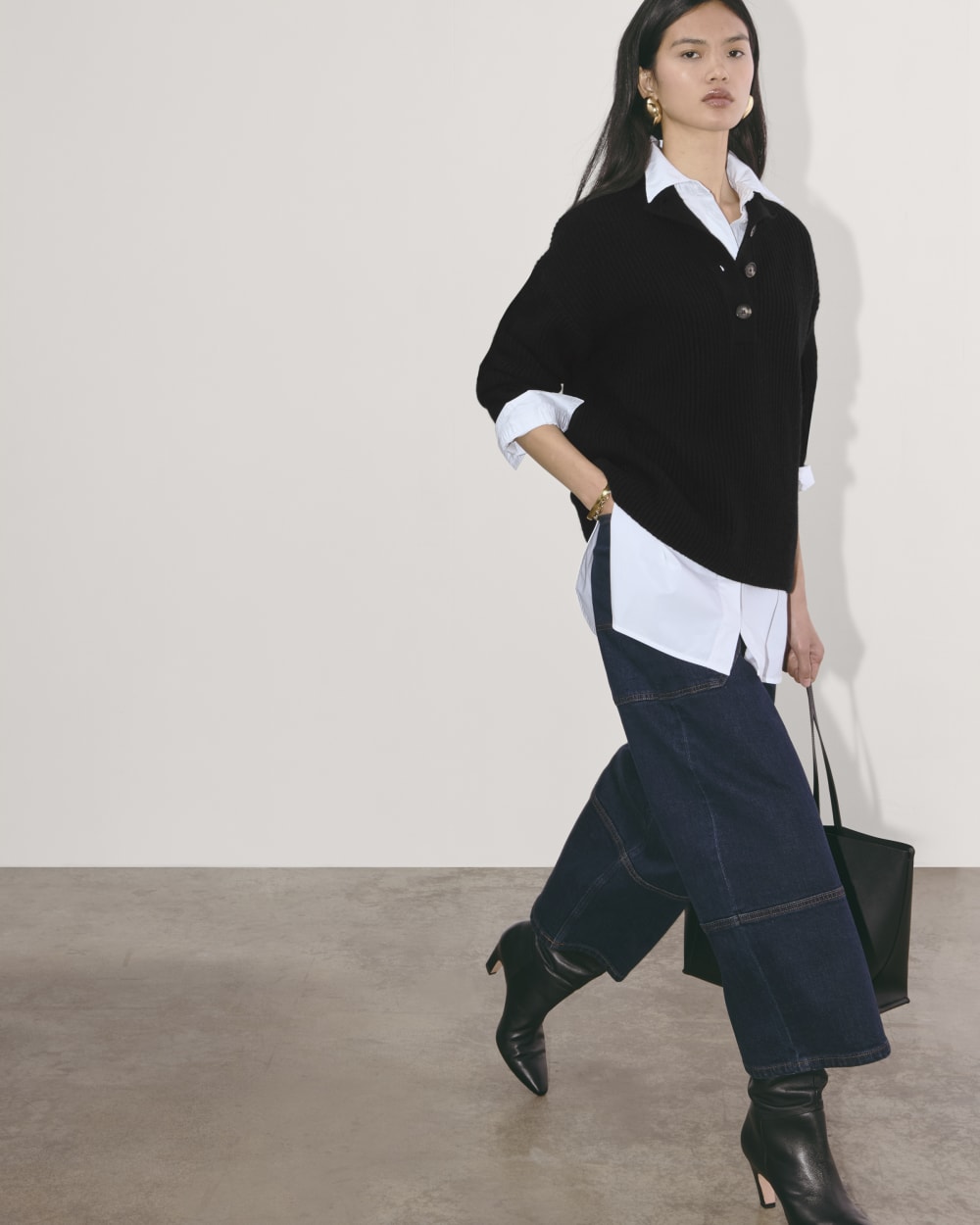 The Cocoon Henley in Wool Cashmere in Black — detail view