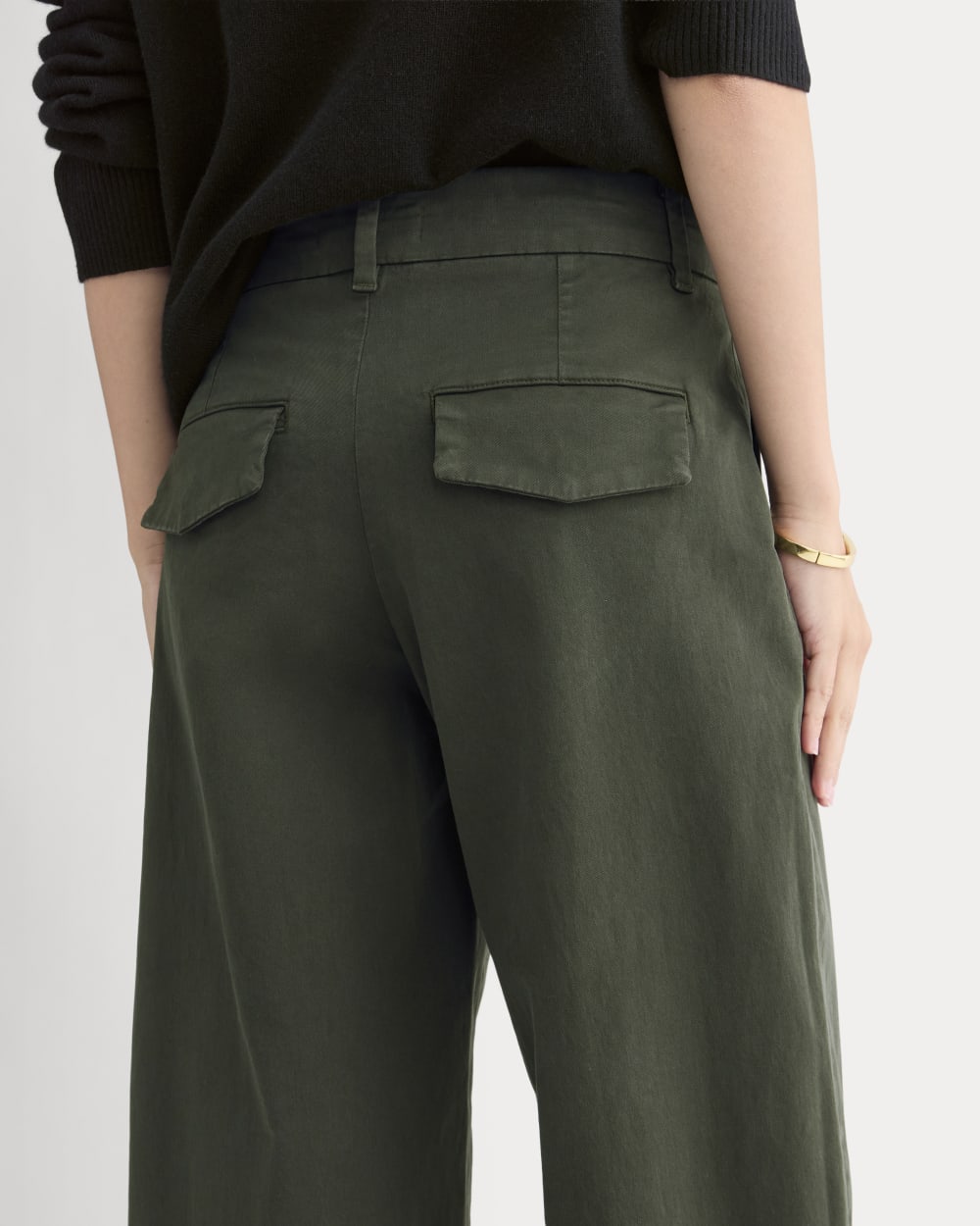 Cotton Twill Chino in Dark Green — detail view