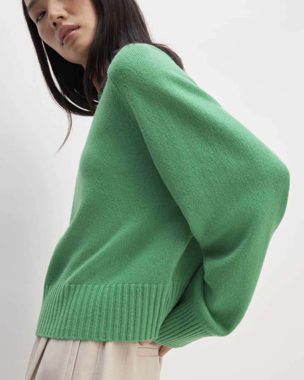 The Cashmere Boxy Crew in Bright Jade — detail view