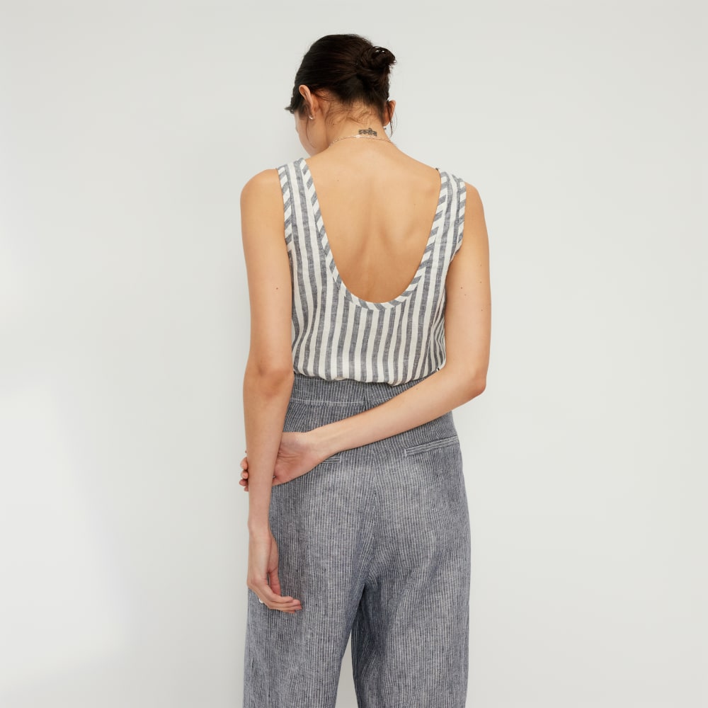 The Scoop Tank in Linen in Bone/Navy — detail view