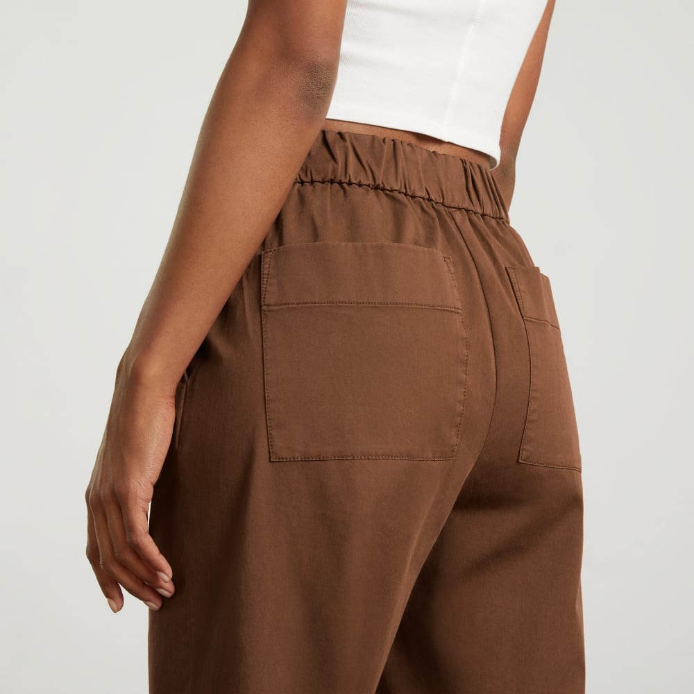 The Easy Pant in Espresso — detail view