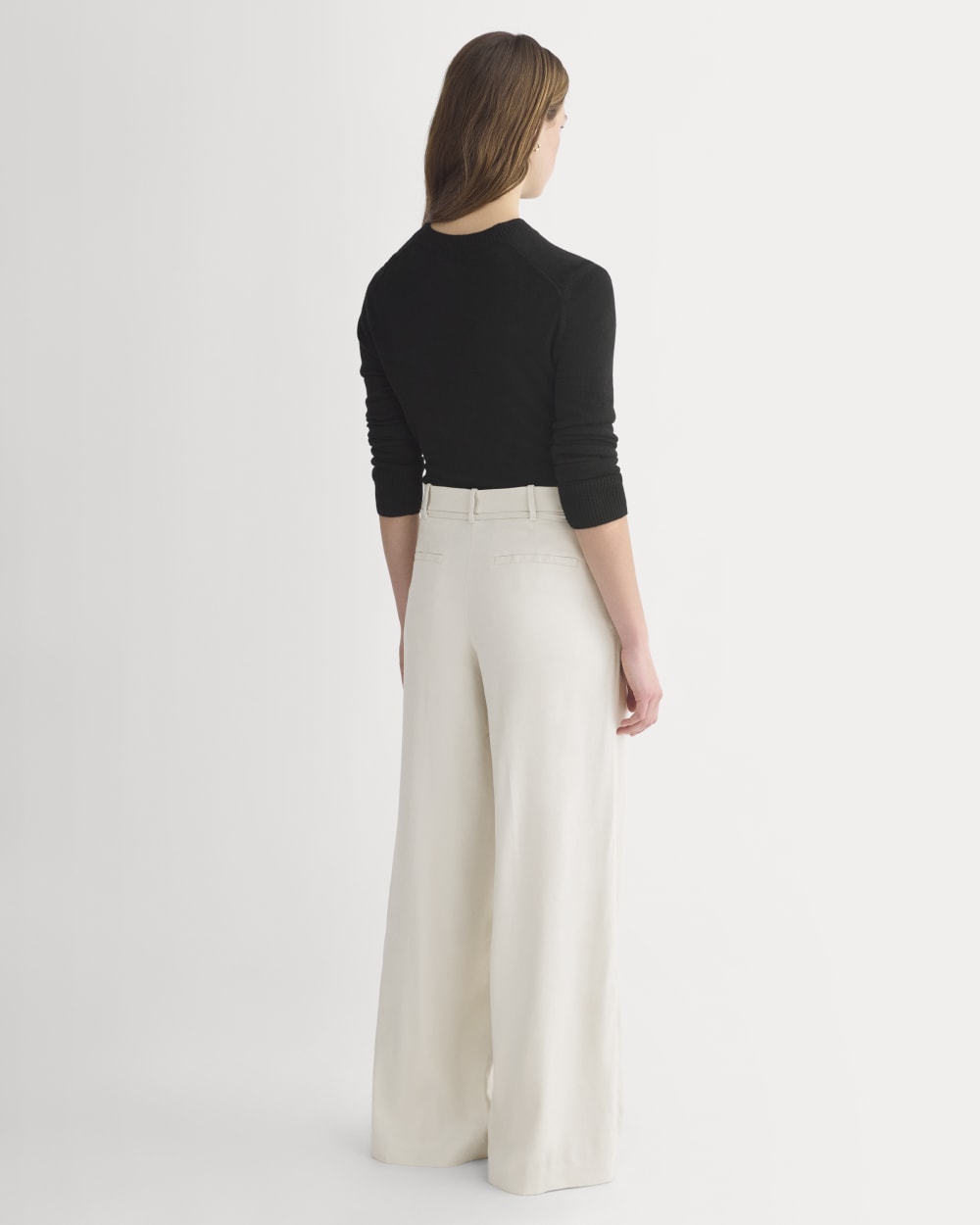 Wide-Leg Belted Pant in Stretch Linen in Birch — detail view