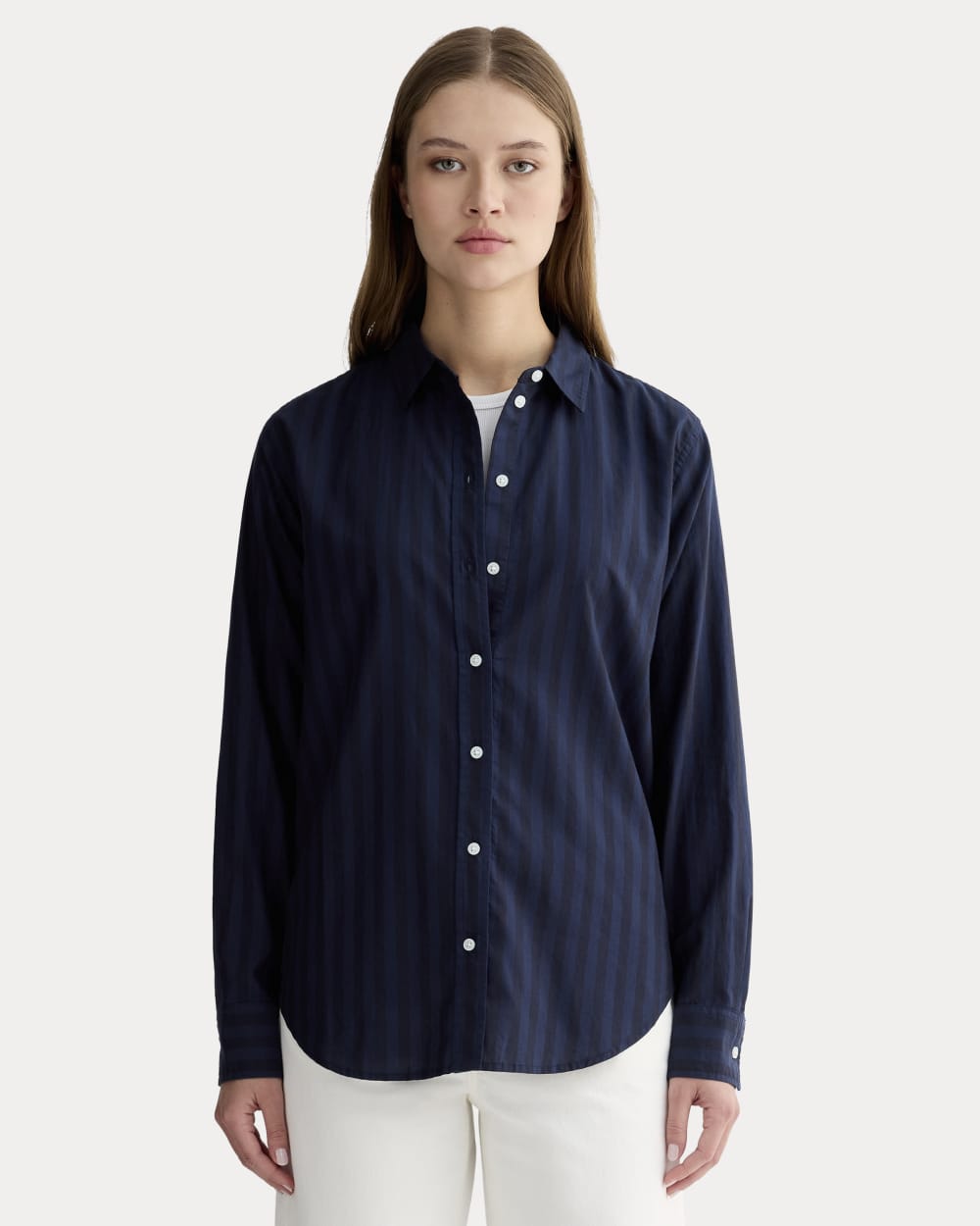 The Must-Have Shirt in Silky Cotton in Navy / Black — front view