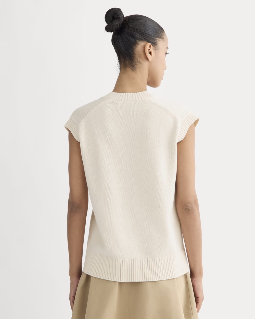 The Boxy Vest in Everyday Cotton in Canvas — detail view