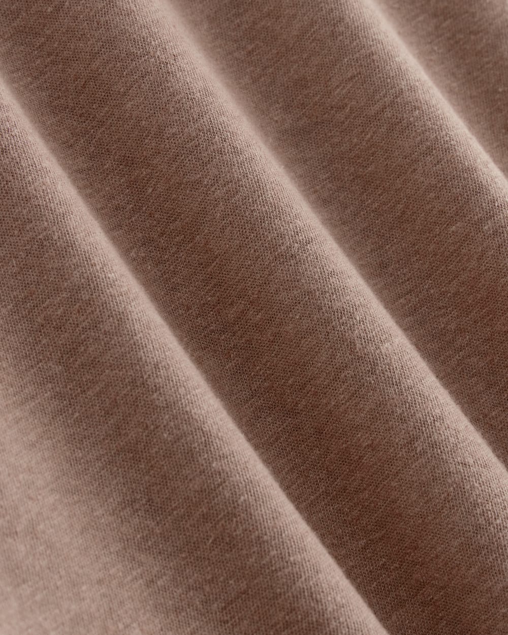 The Box-Cut Tee in Cotton Linen in Rose Dusk — detail view