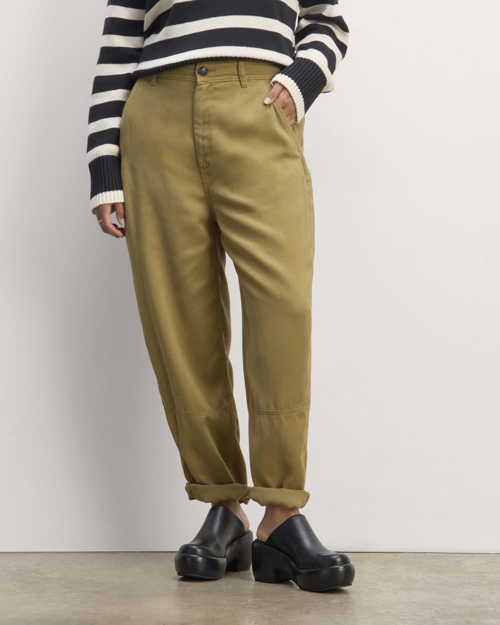 The Chino in Buttersoft in Fennel Seed — detail view