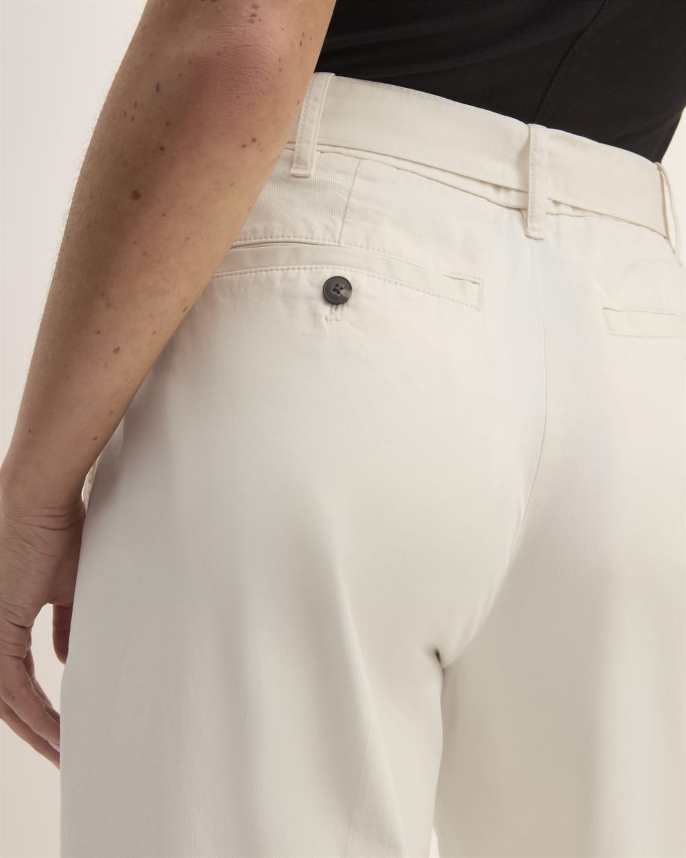 The Pleated Wide-Leg Chino in Bone — detail view