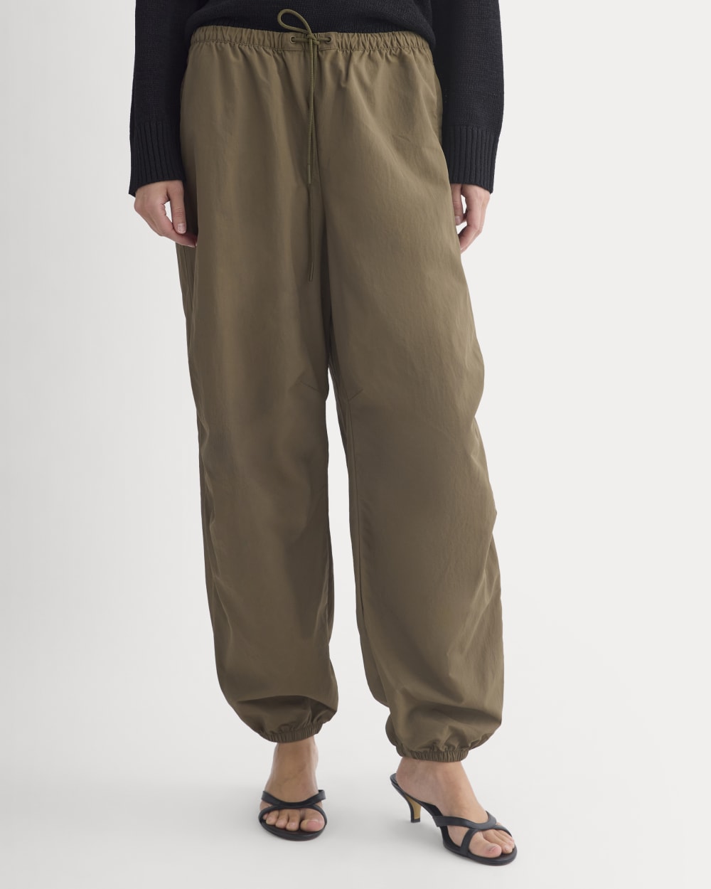Parachute Pant in Beech — detail view