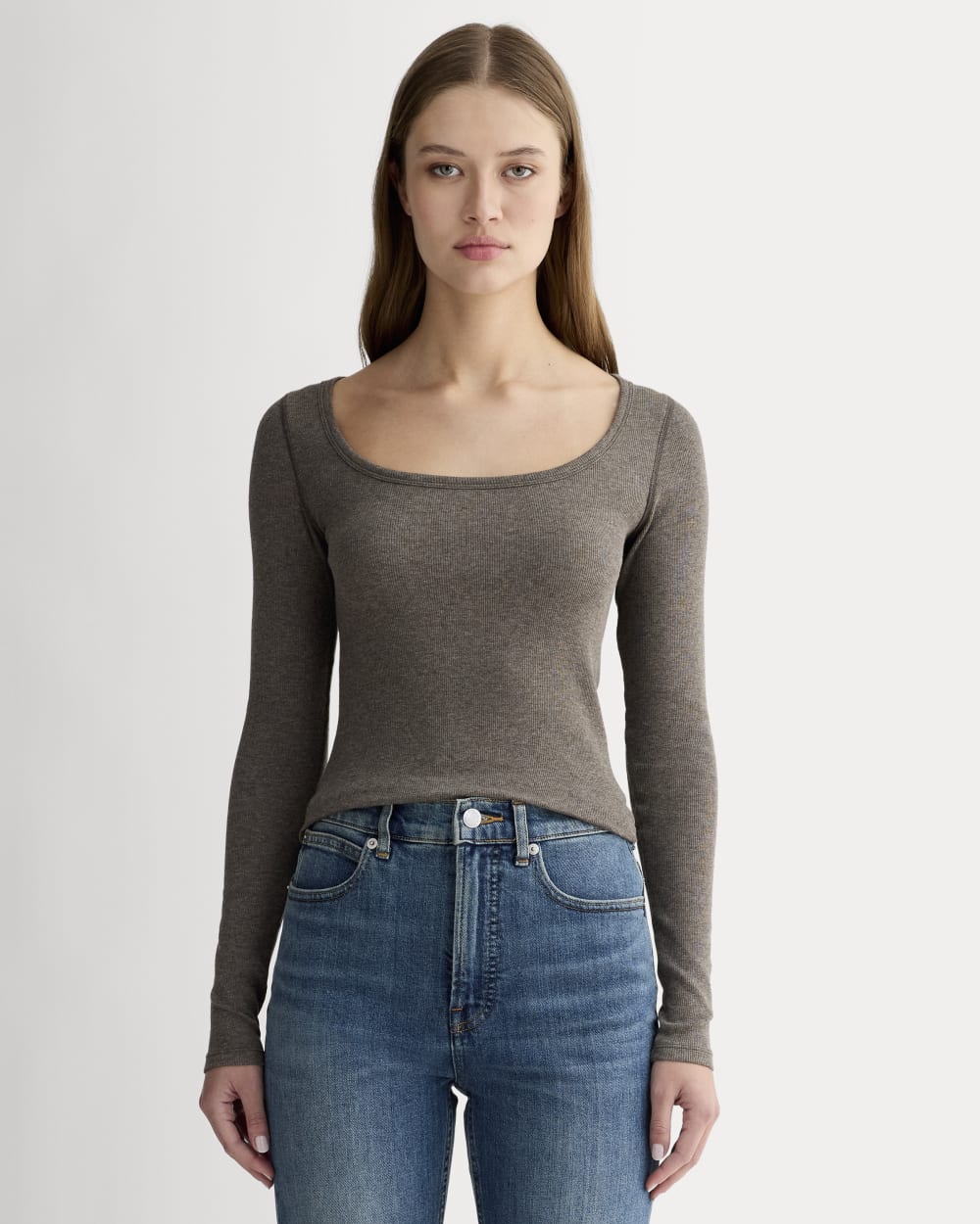 The Luxe Rib Long-Sleeve Scoop-Neck Tee in Heathered Fatigue — front view